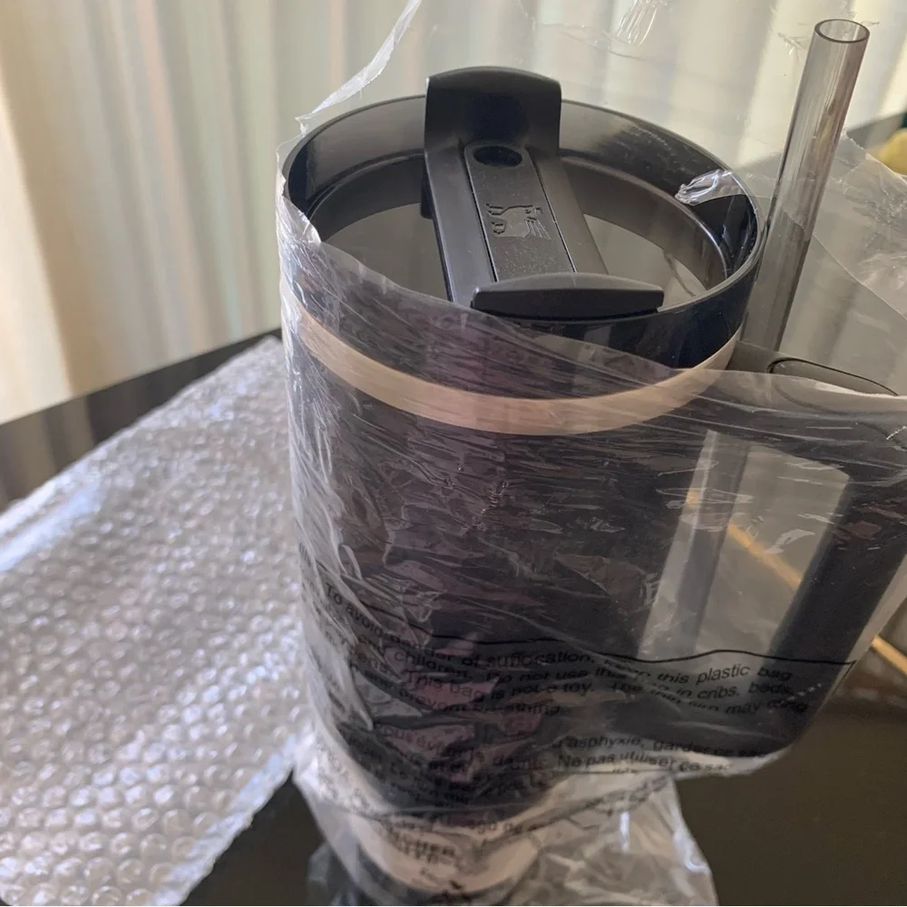 Stanley Verizon 40oz Quencher Tumbler H2.0 Black | New with Straw | Rare - Picture 14 of 15